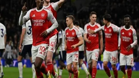 《拜仁危机！格雷茨卡或离队，德甲豪门紧急启动内部补强计划》